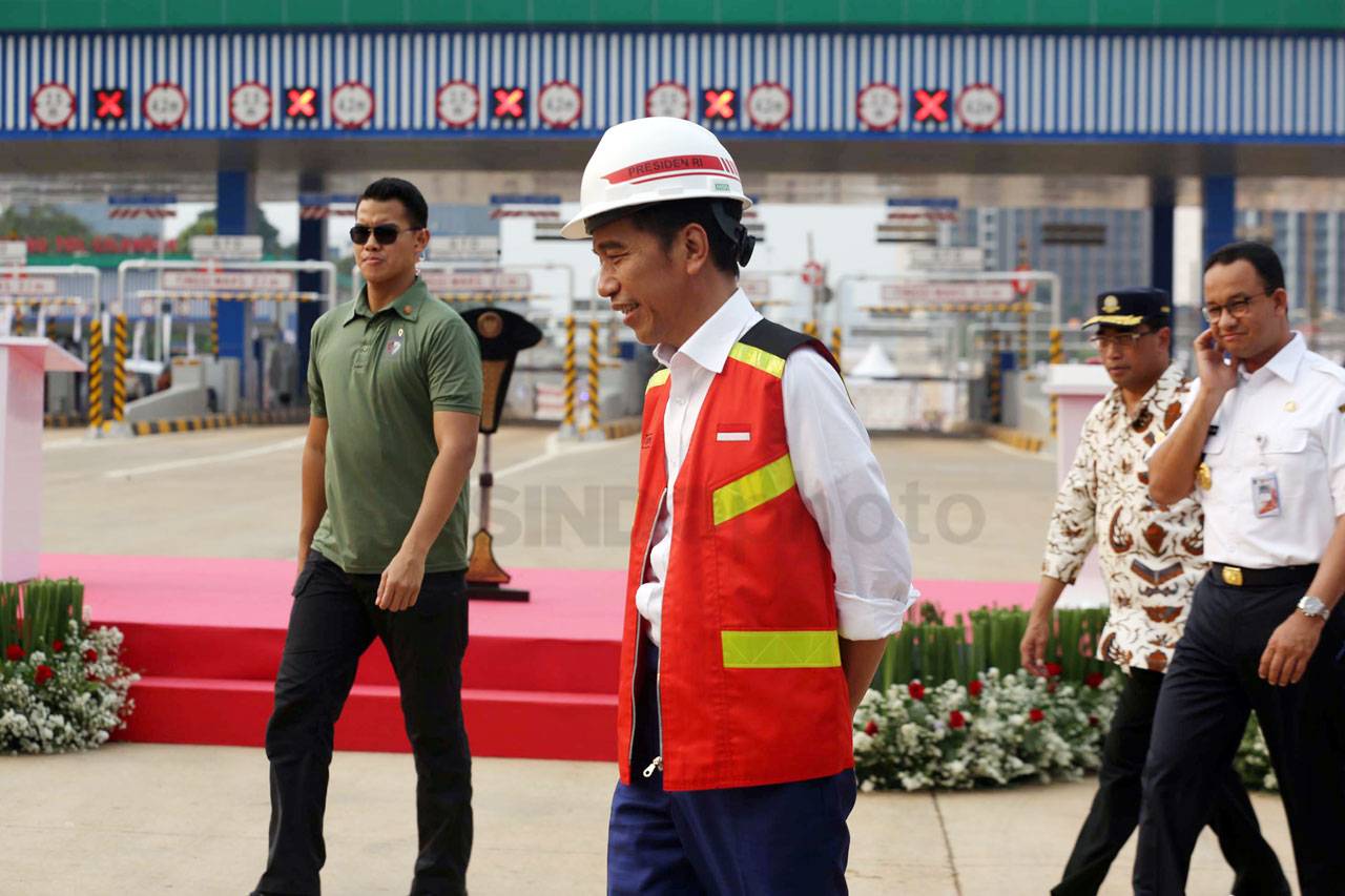 Presiden Jokowi Resmikan...