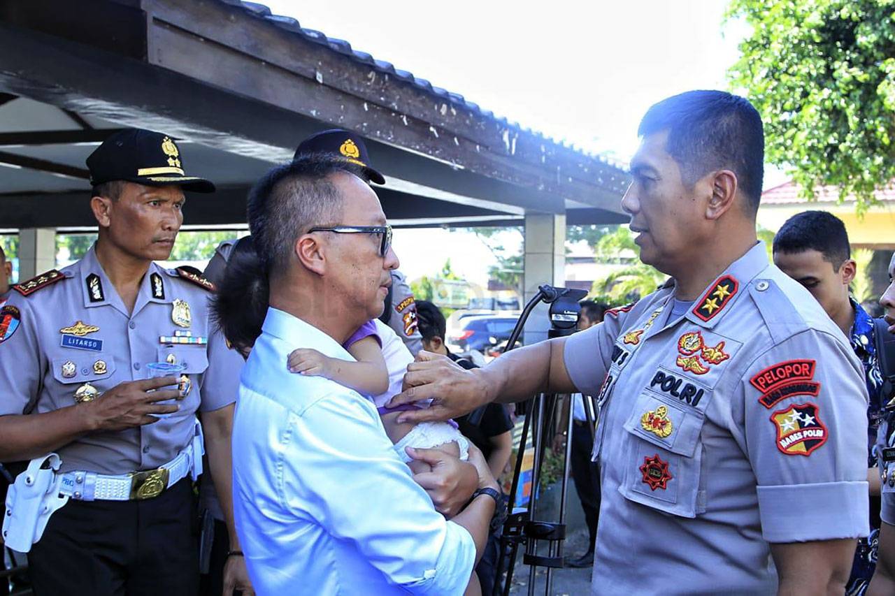 Mensos Kunjungi Korban...