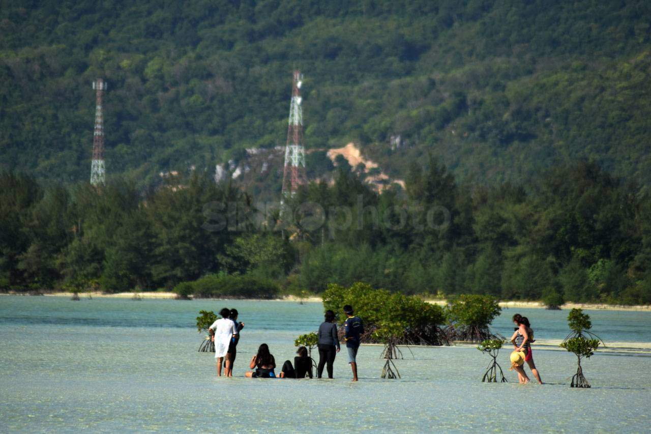 Menikmati Hamparan Pasir...