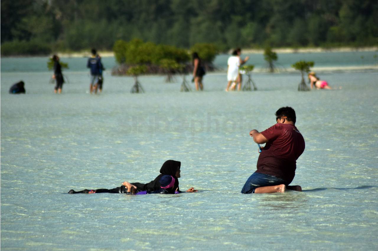 Menikmati Hamparan Pasir...