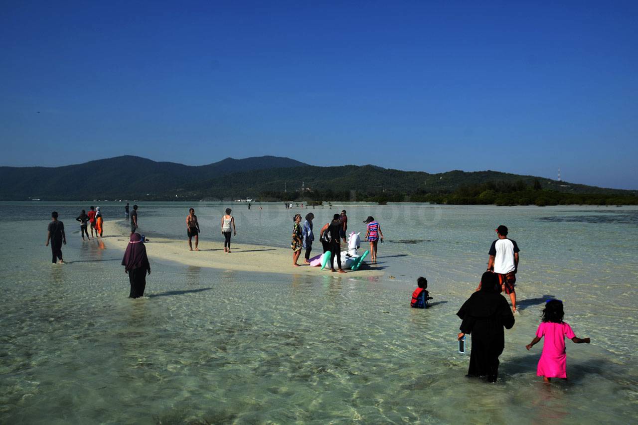 Menikmati Hamparan Pasir...