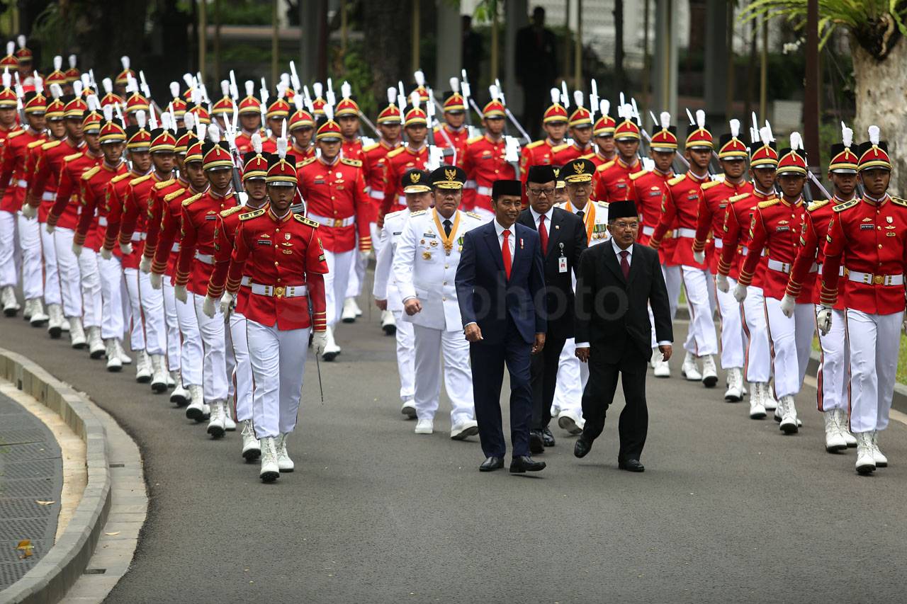 Presiden Jokowi Lantik...