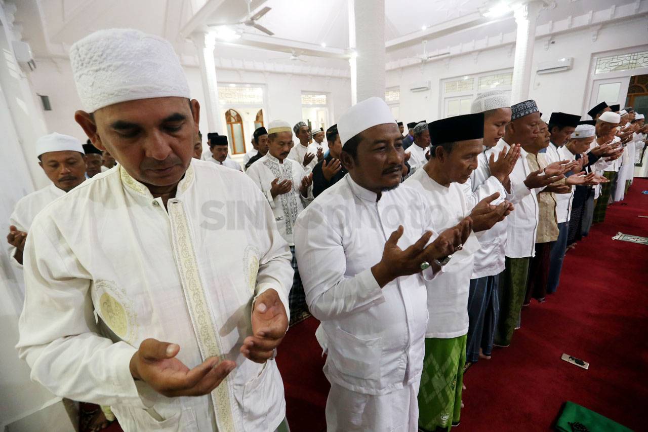 Warga Pulau Bawean Gelar...