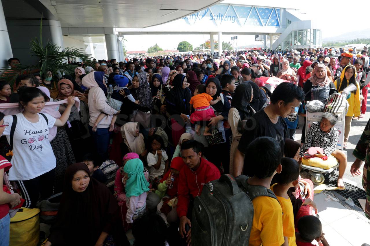 Warga Korban Gempa dan...