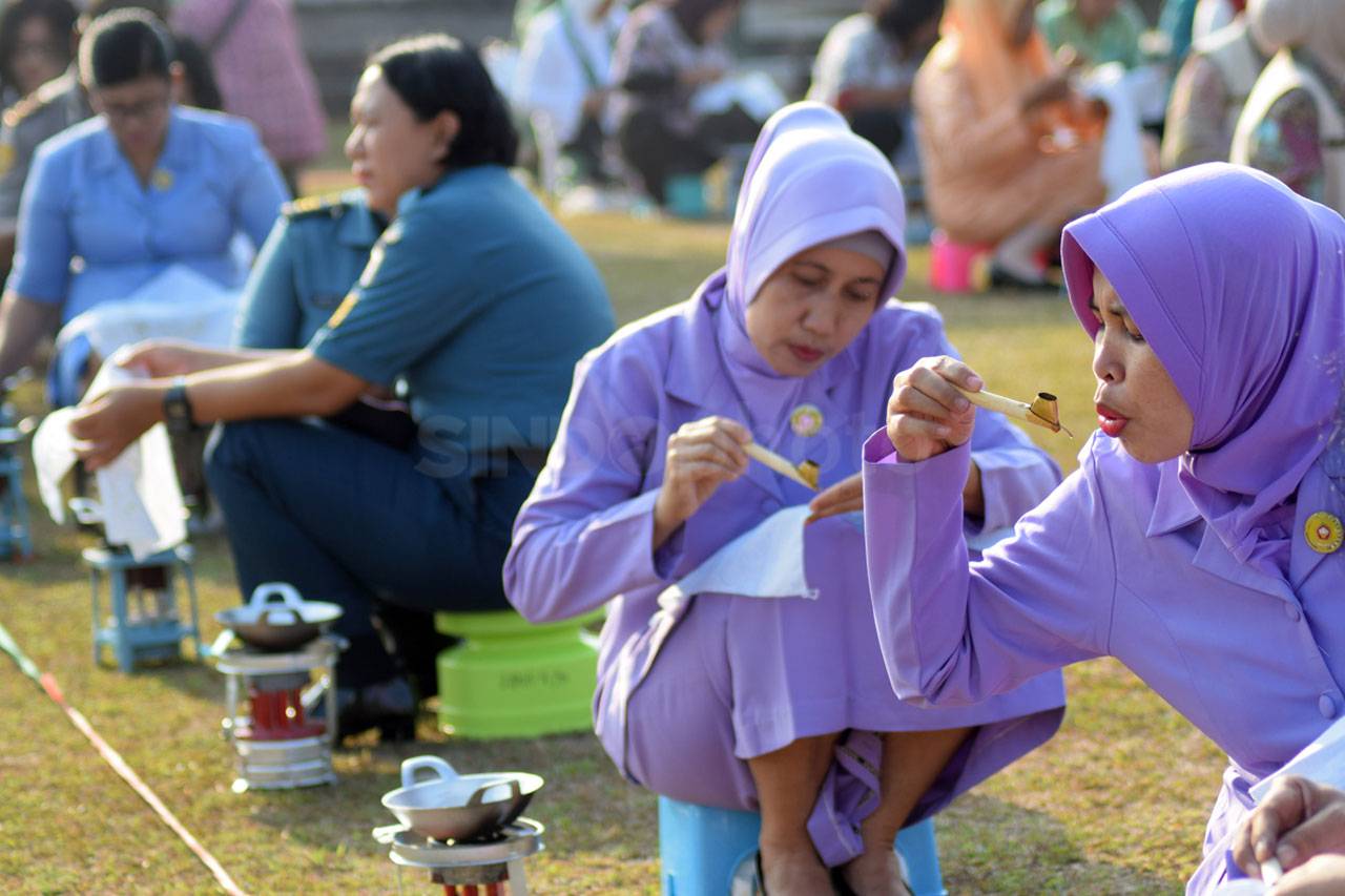 350 Istri TNI Membatik...