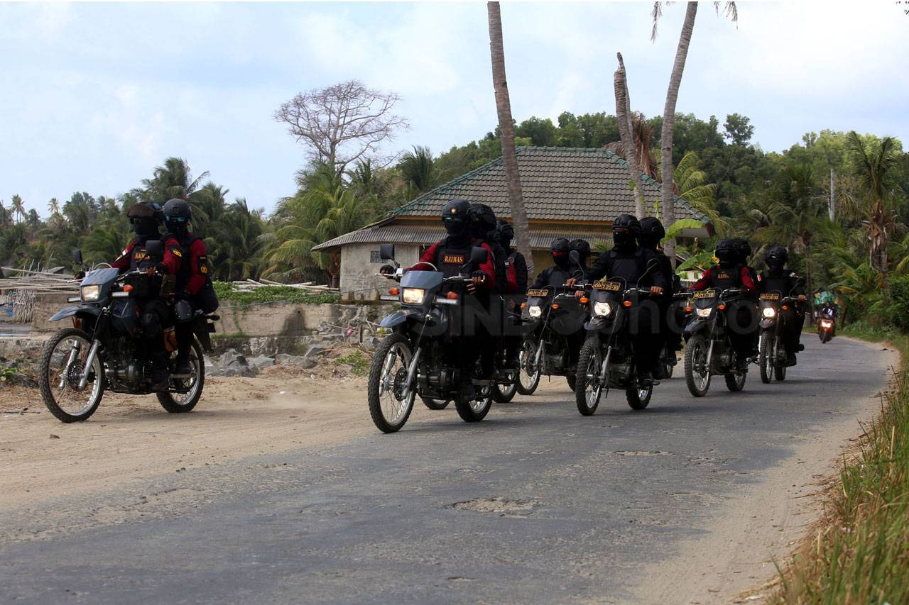 Tim Black Panther Polres...