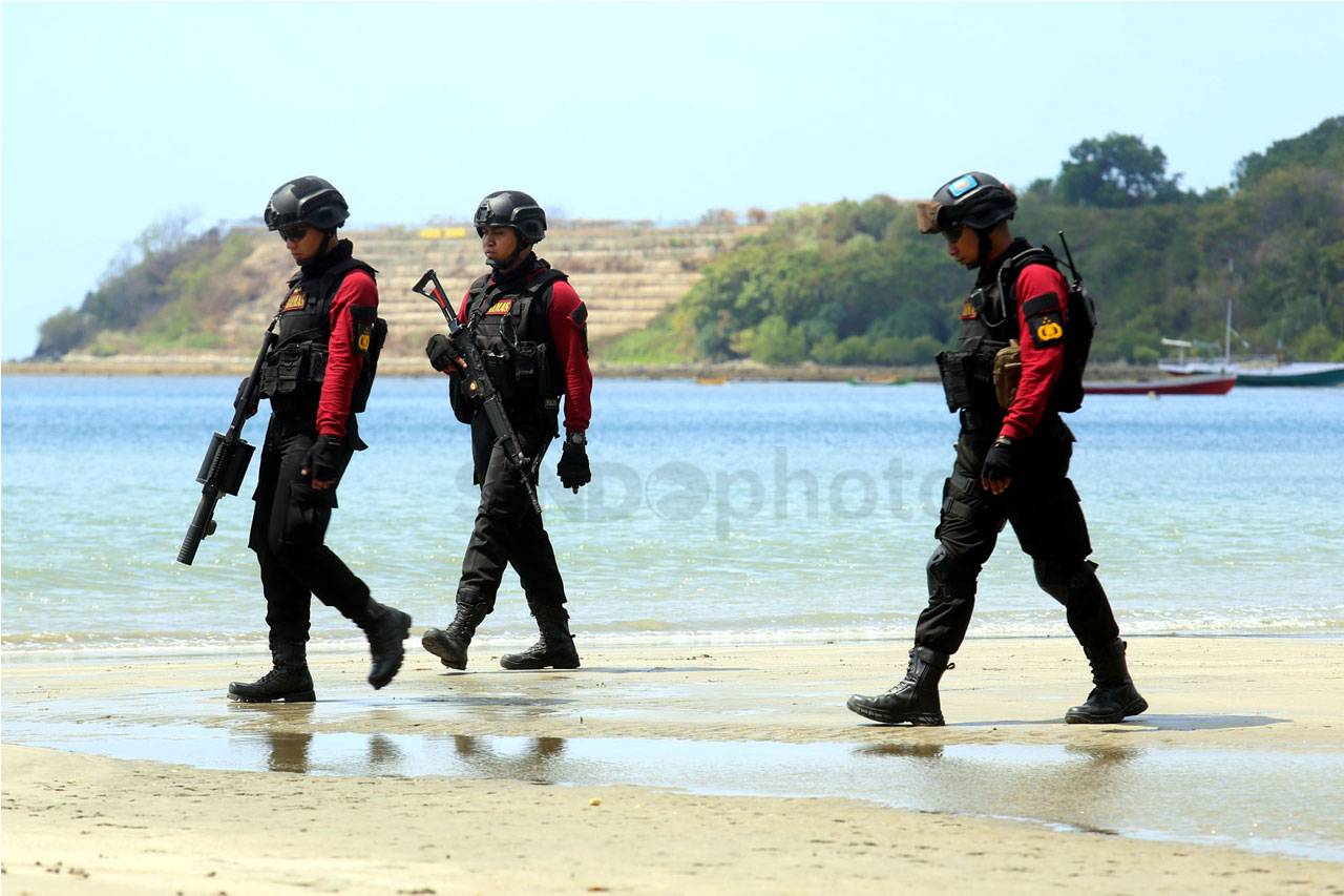 Tim Black Panther Polres...