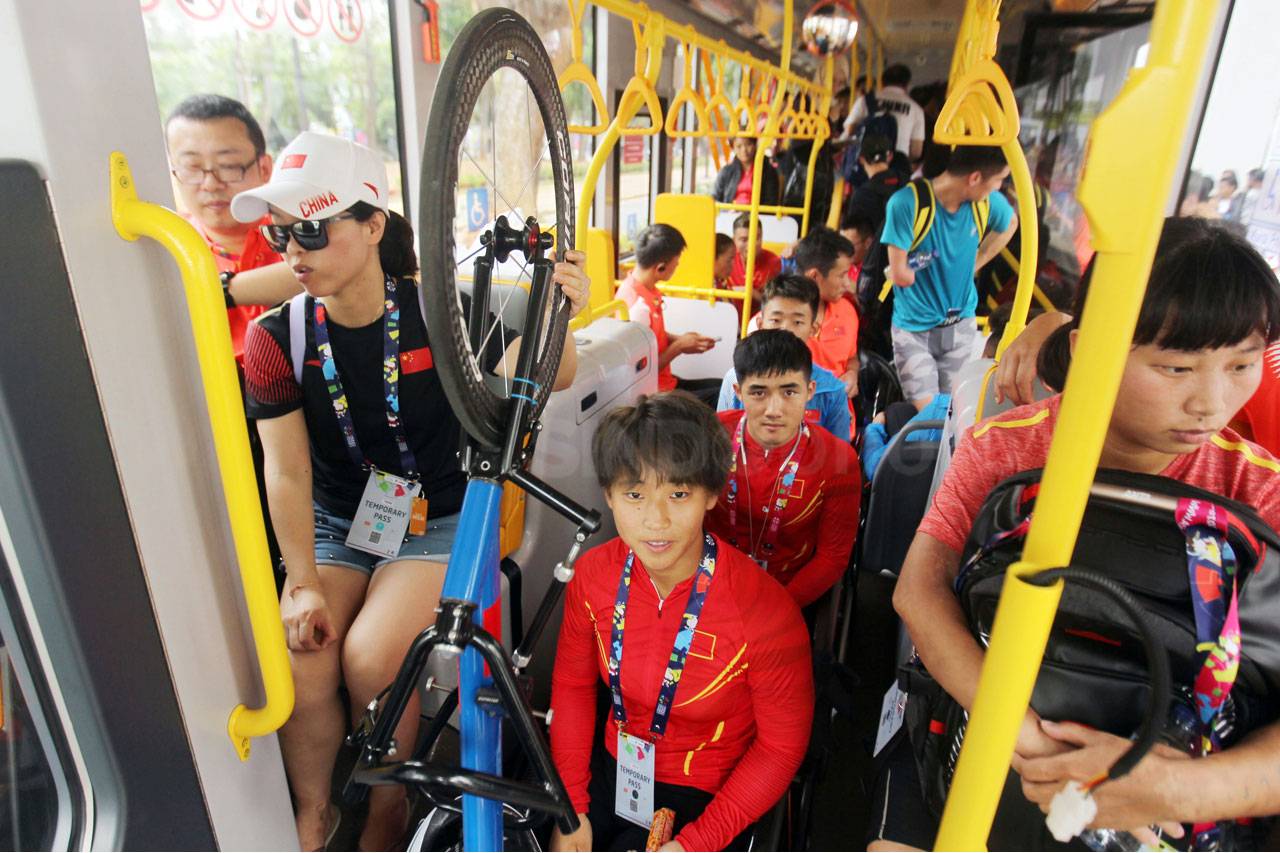 Bus Transjakarta Dukung...