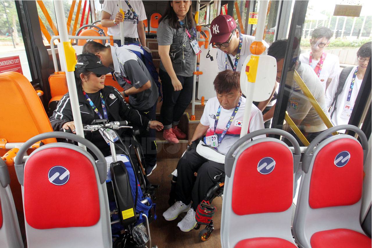 Bus Transjakarta Dukung...