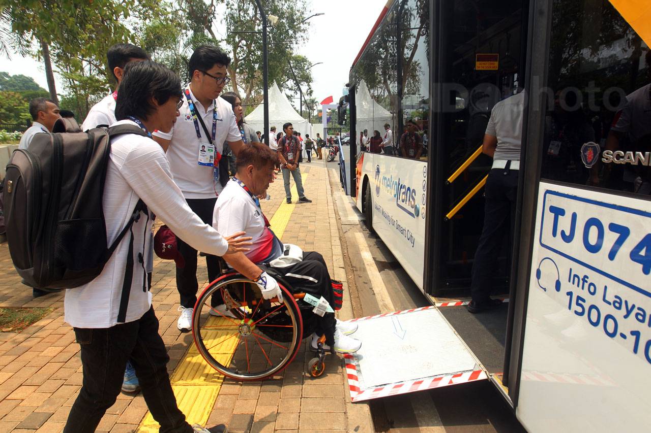Bus Transjakarta Dukung...