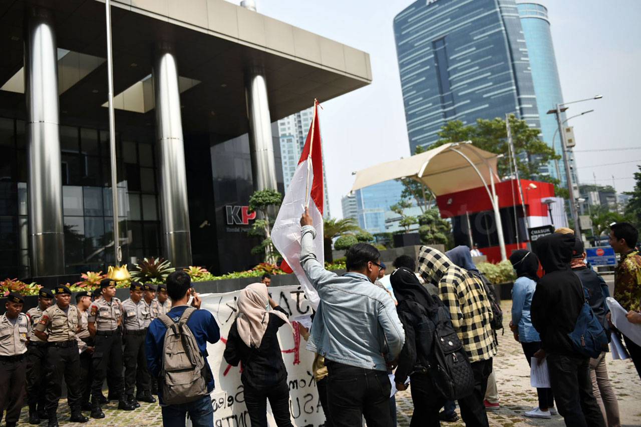Mahasiswa Desak KPK...