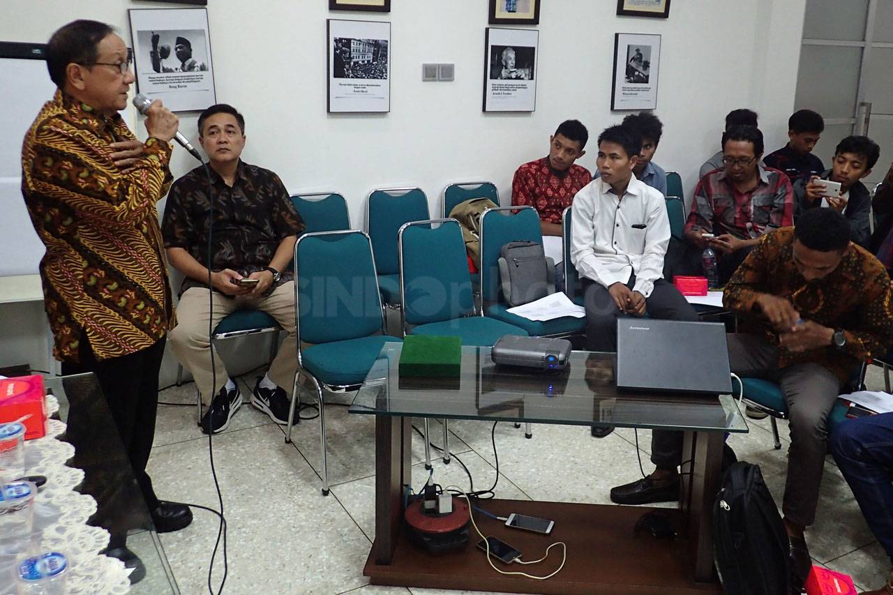 Akbar Tandjung Buka...