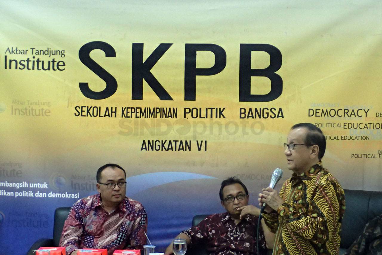 Akbar Tandjung Buka...