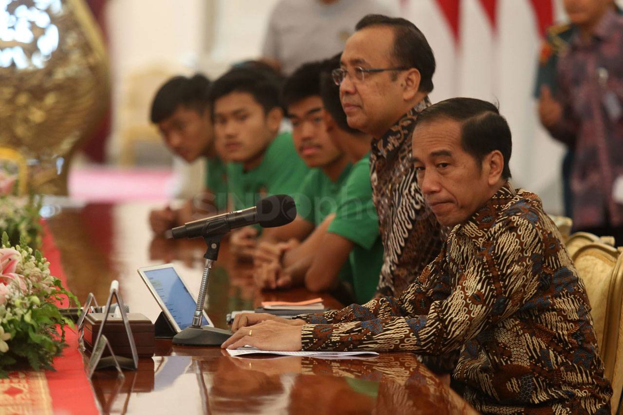 Presiden Jokowi Terima...