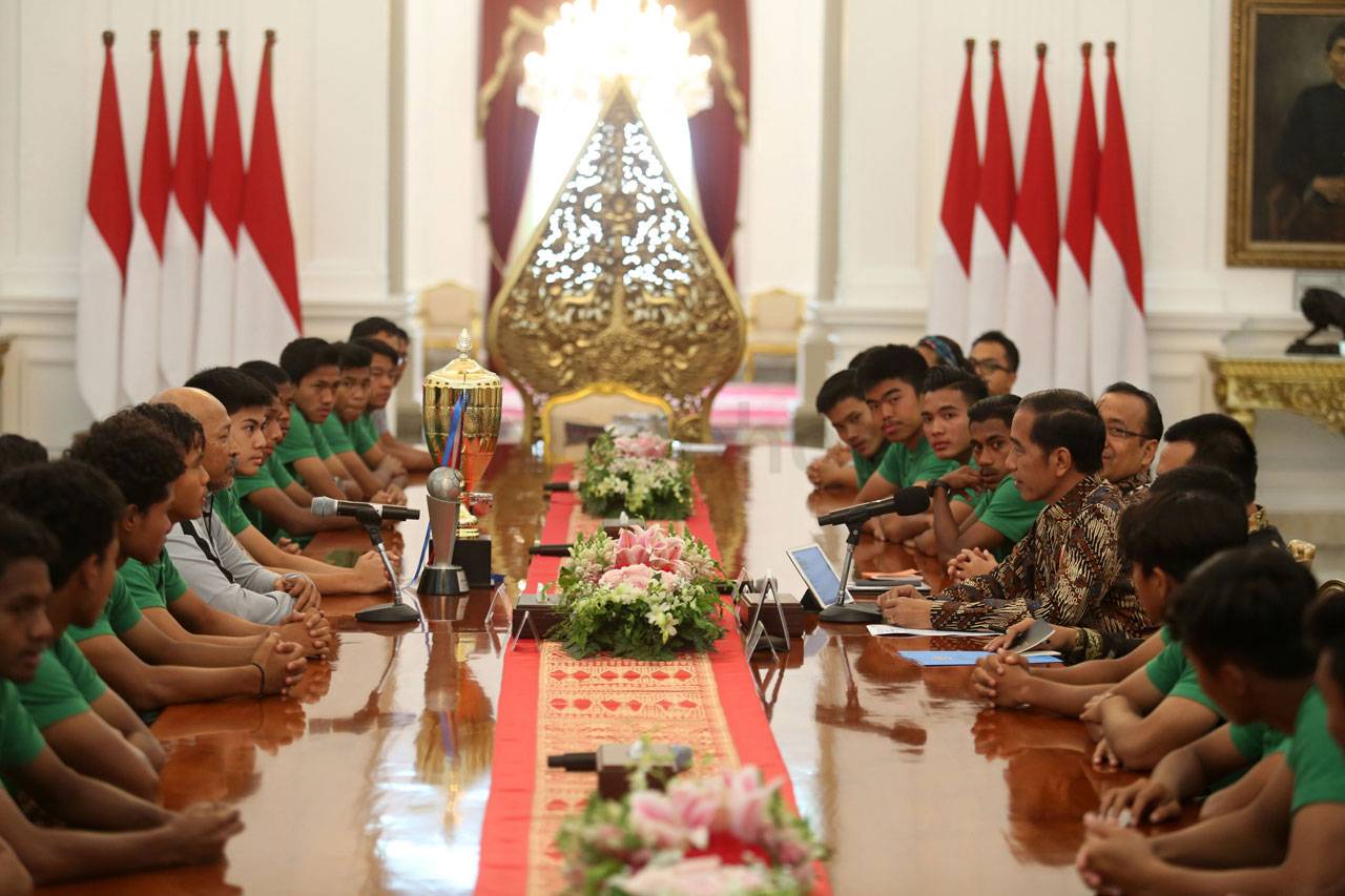 Presiden Jokowi Terima...