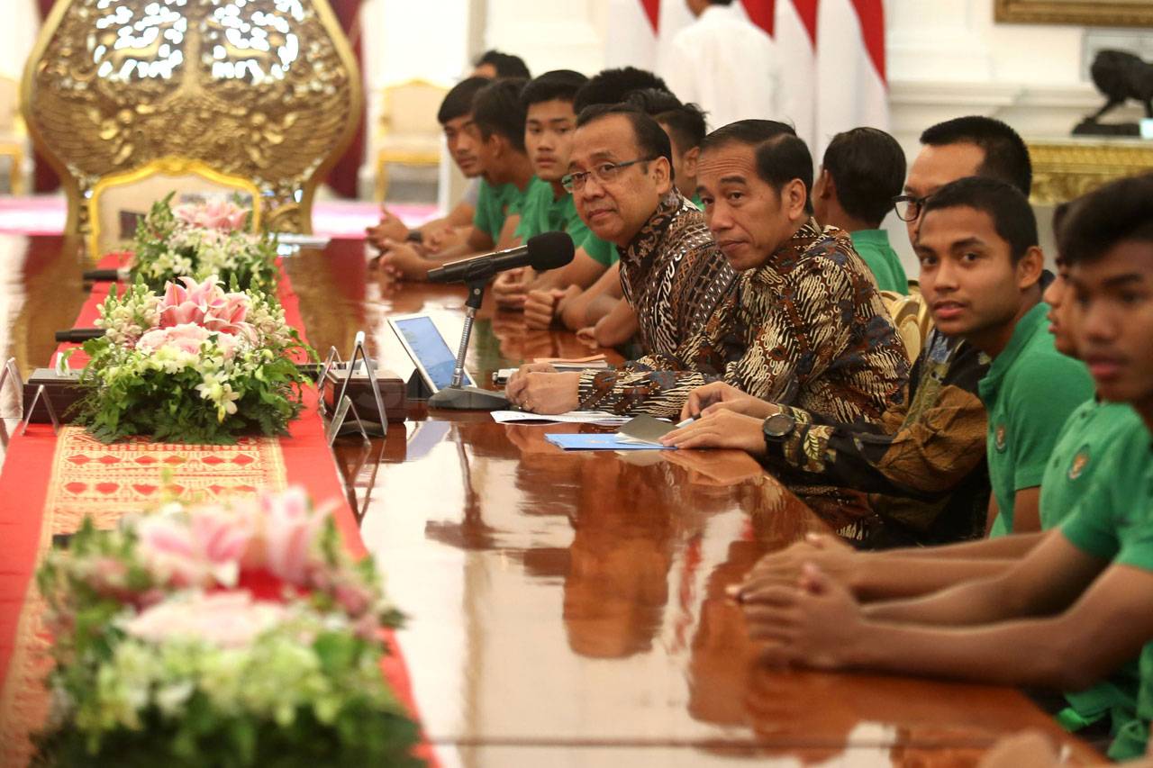 Presiden Jokowi Terima...