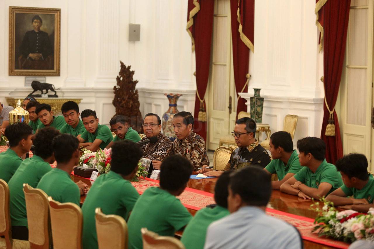 Presiden Jokowi Terima...