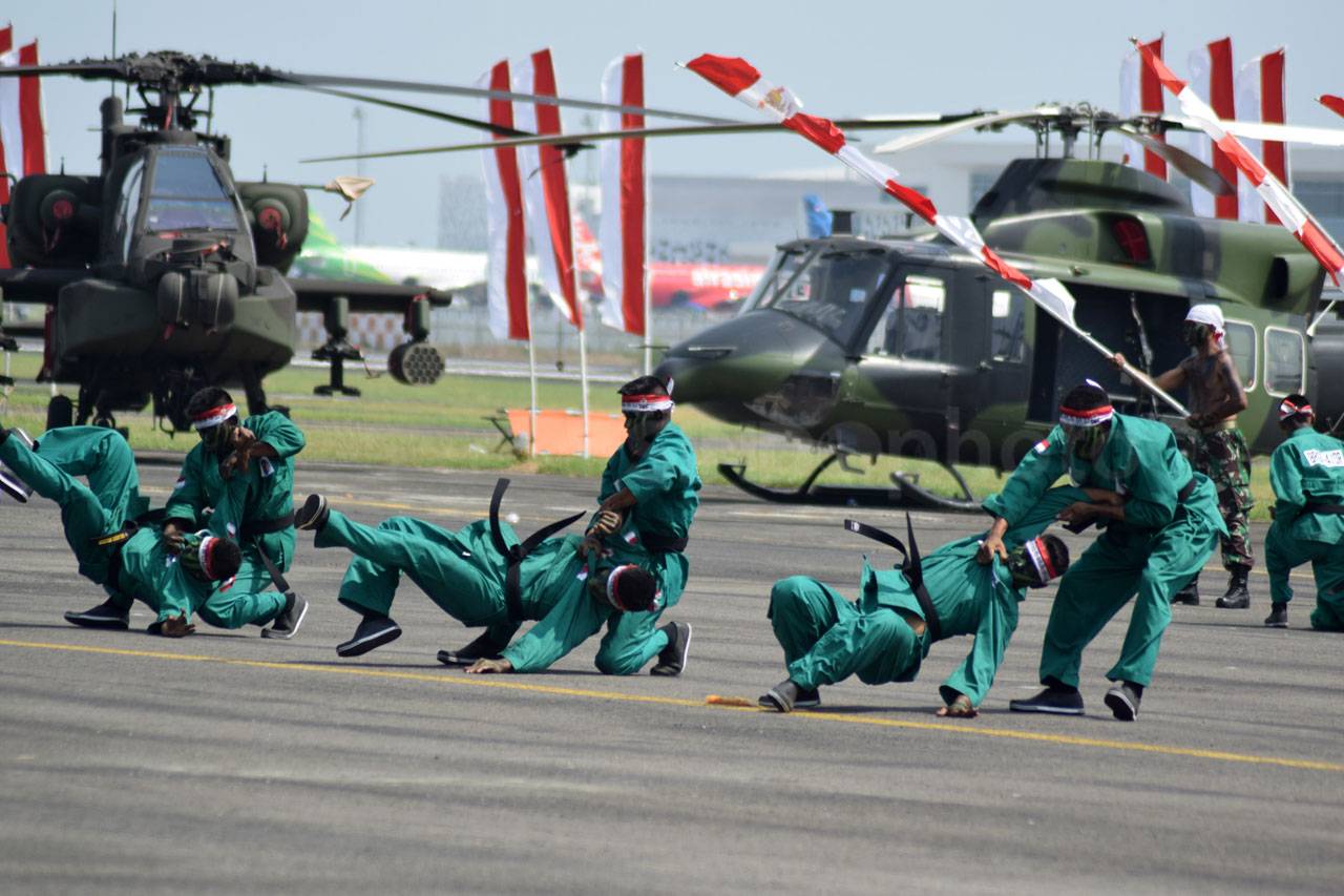 Upacara HUT Ke-73 TNI...