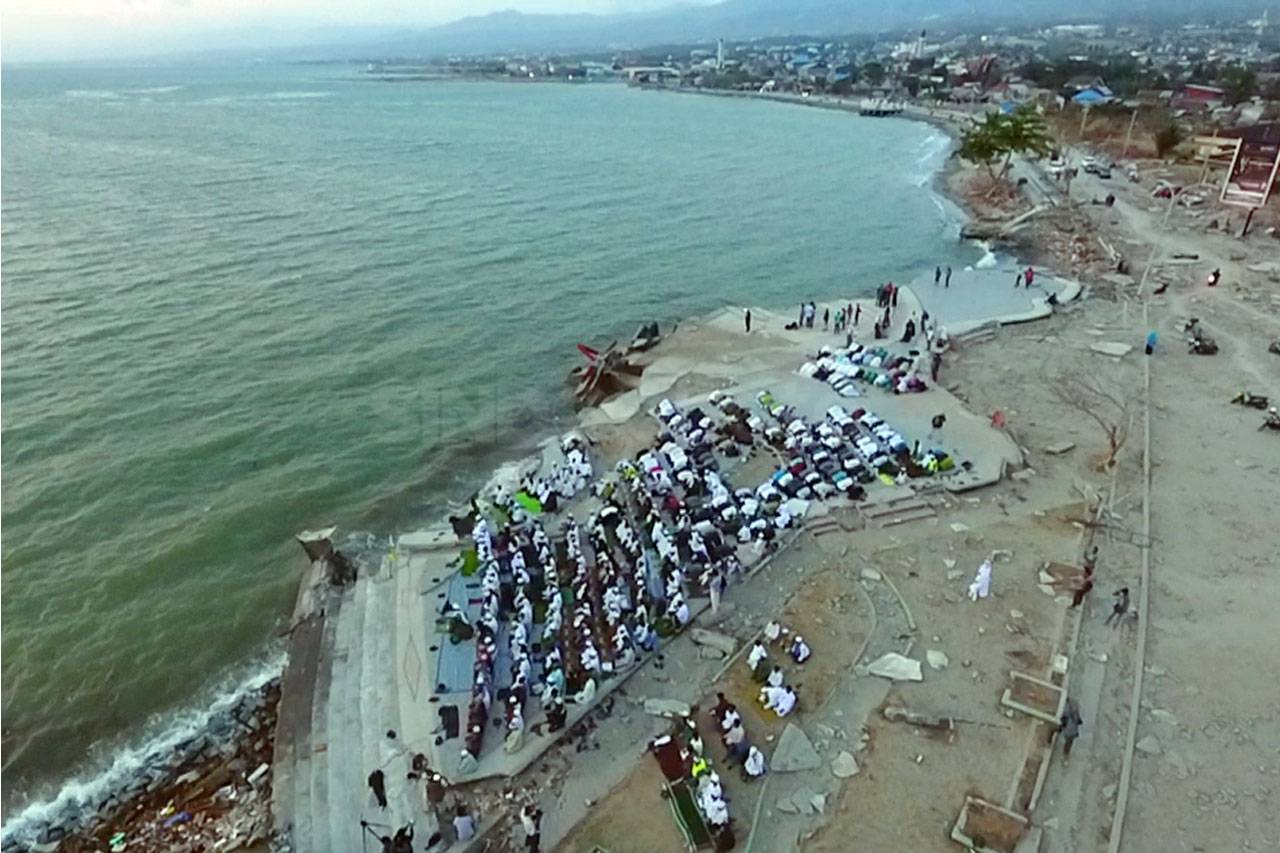 Warga Palu Gelar Doa...