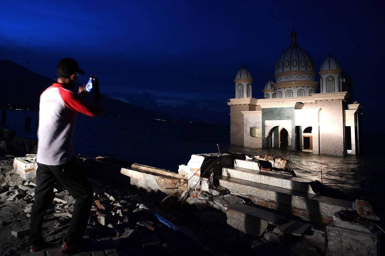 Gempa dan Tsunami, Bangunan...
