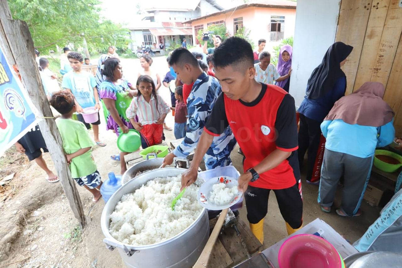 KKP Buka Dapur Umum...