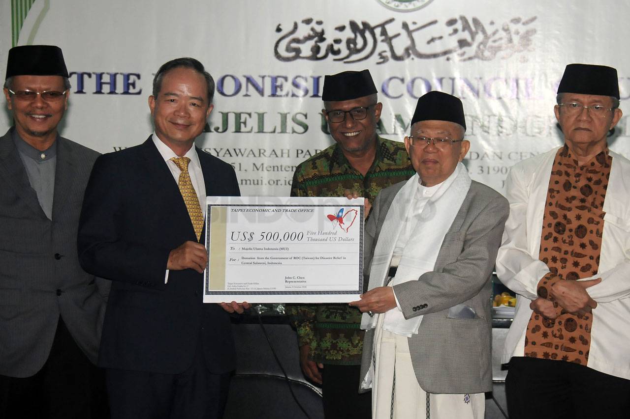 TETO Serahkan Bantuan...