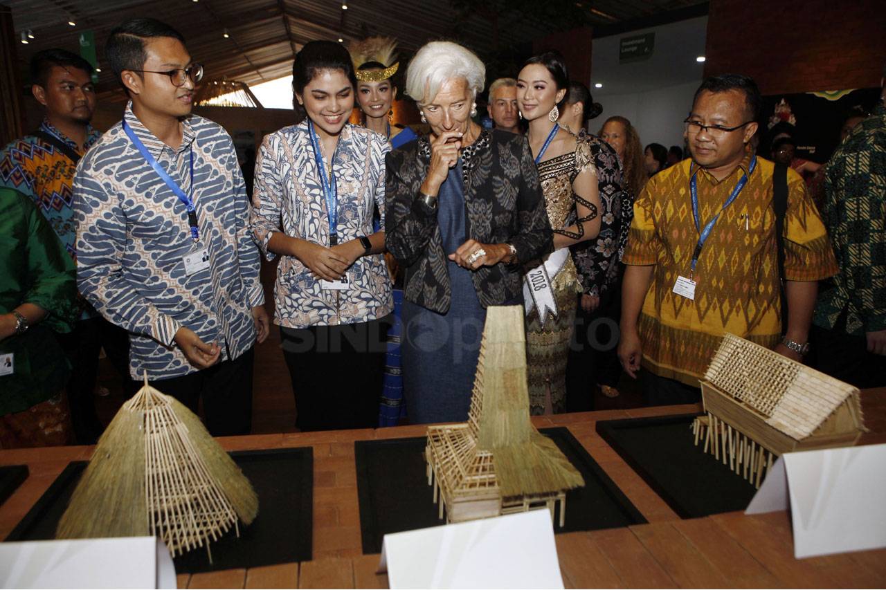 Christine Lagarde Kunjungi...