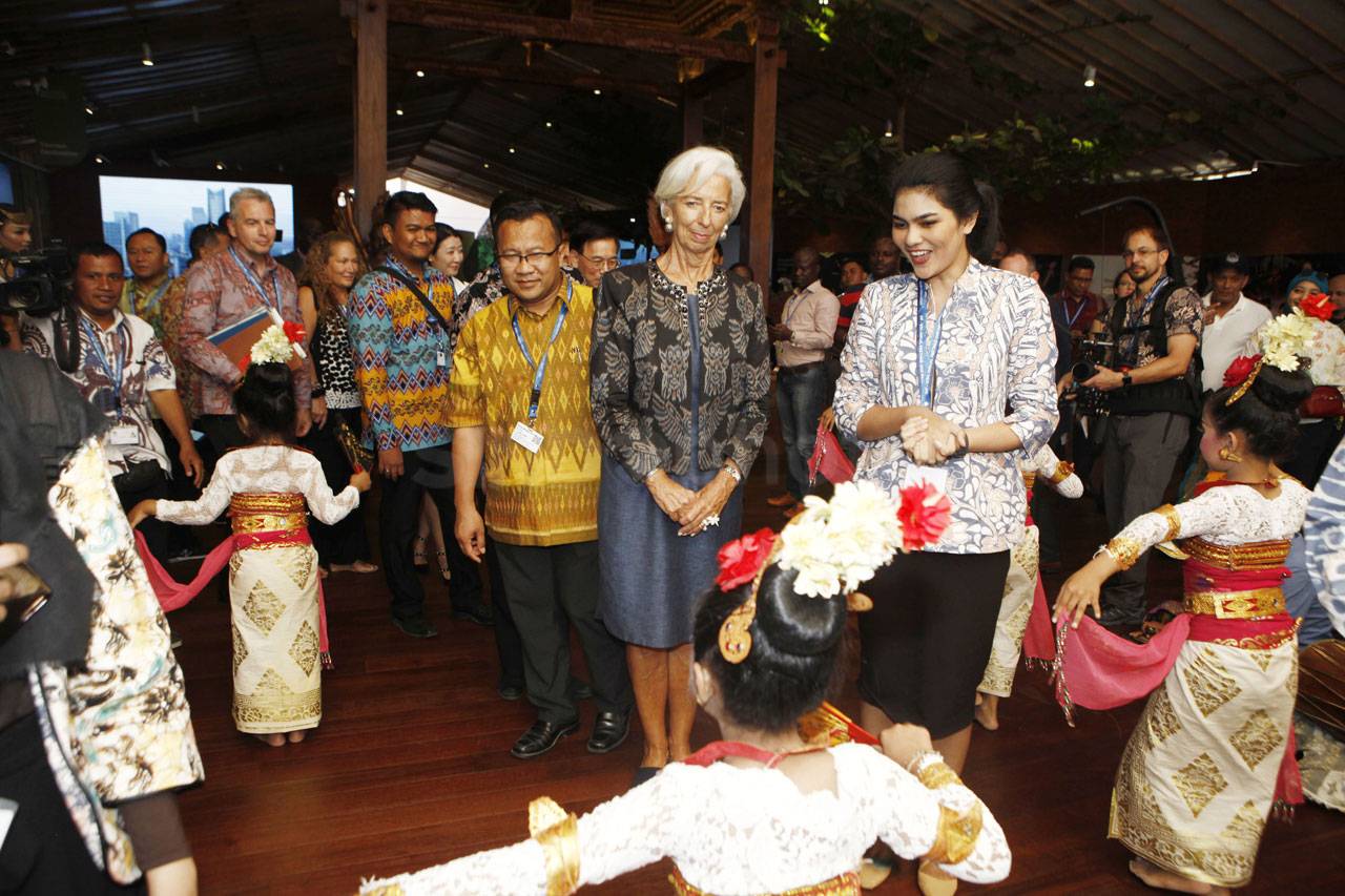 Christine Lagarde Kunjungi...