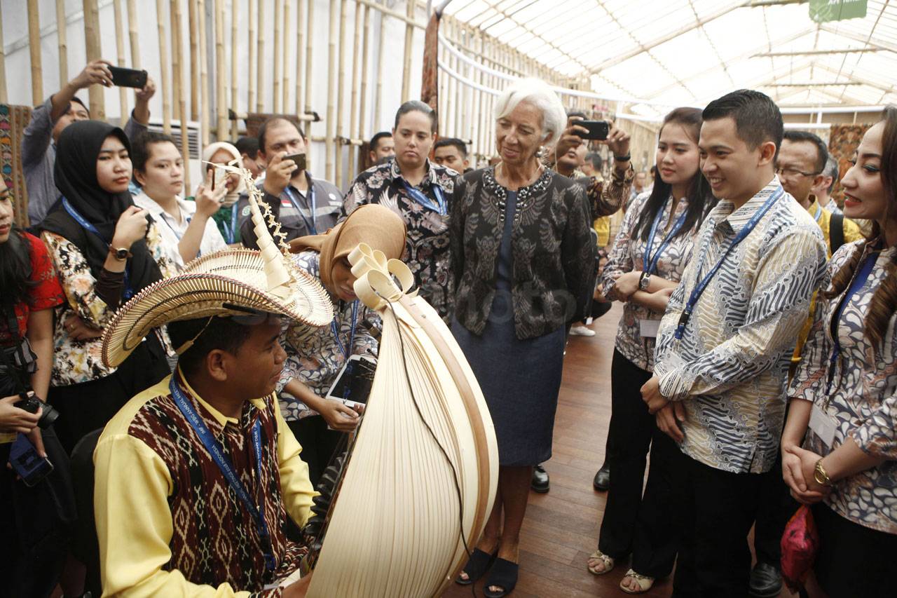 Christine Lagarde Kunjungi...