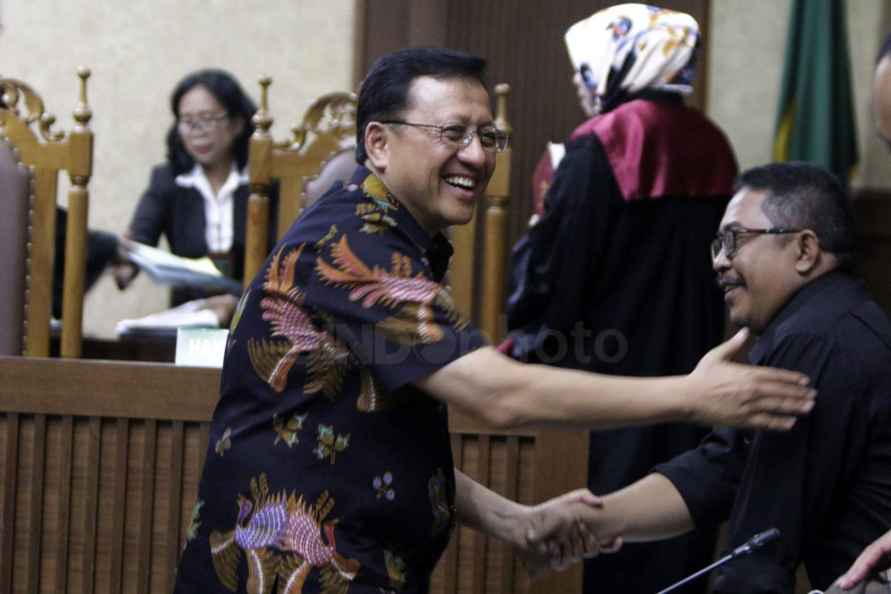 Irman Gusman Ikuti Sidang...