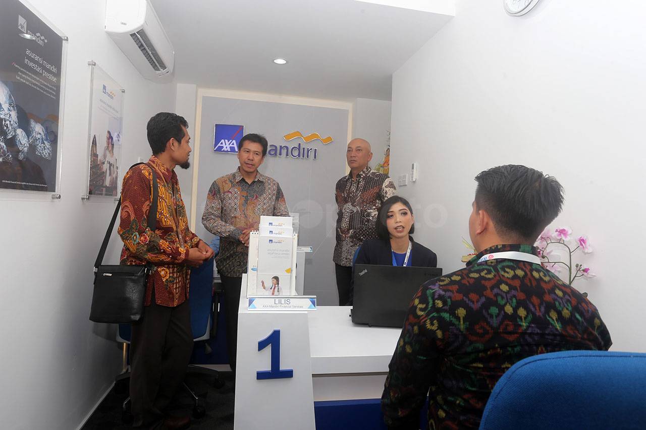 AXA Mandiri Buka Customer...
