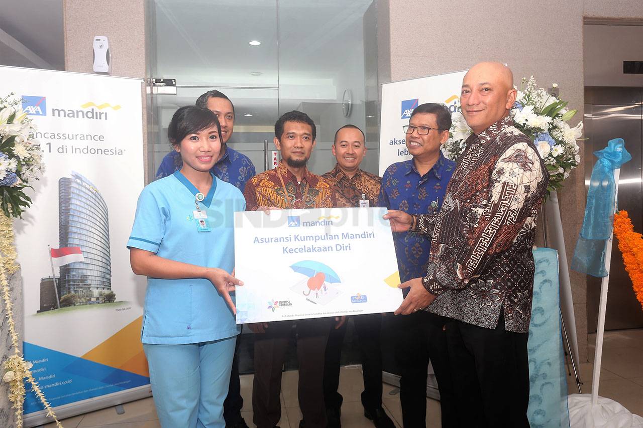 AXA Mandiri Buka Customer...