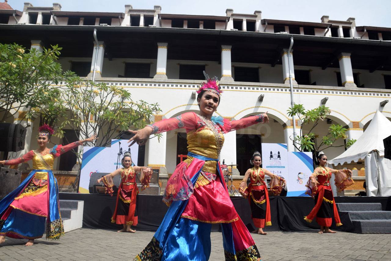 Semarak Festival Hari...