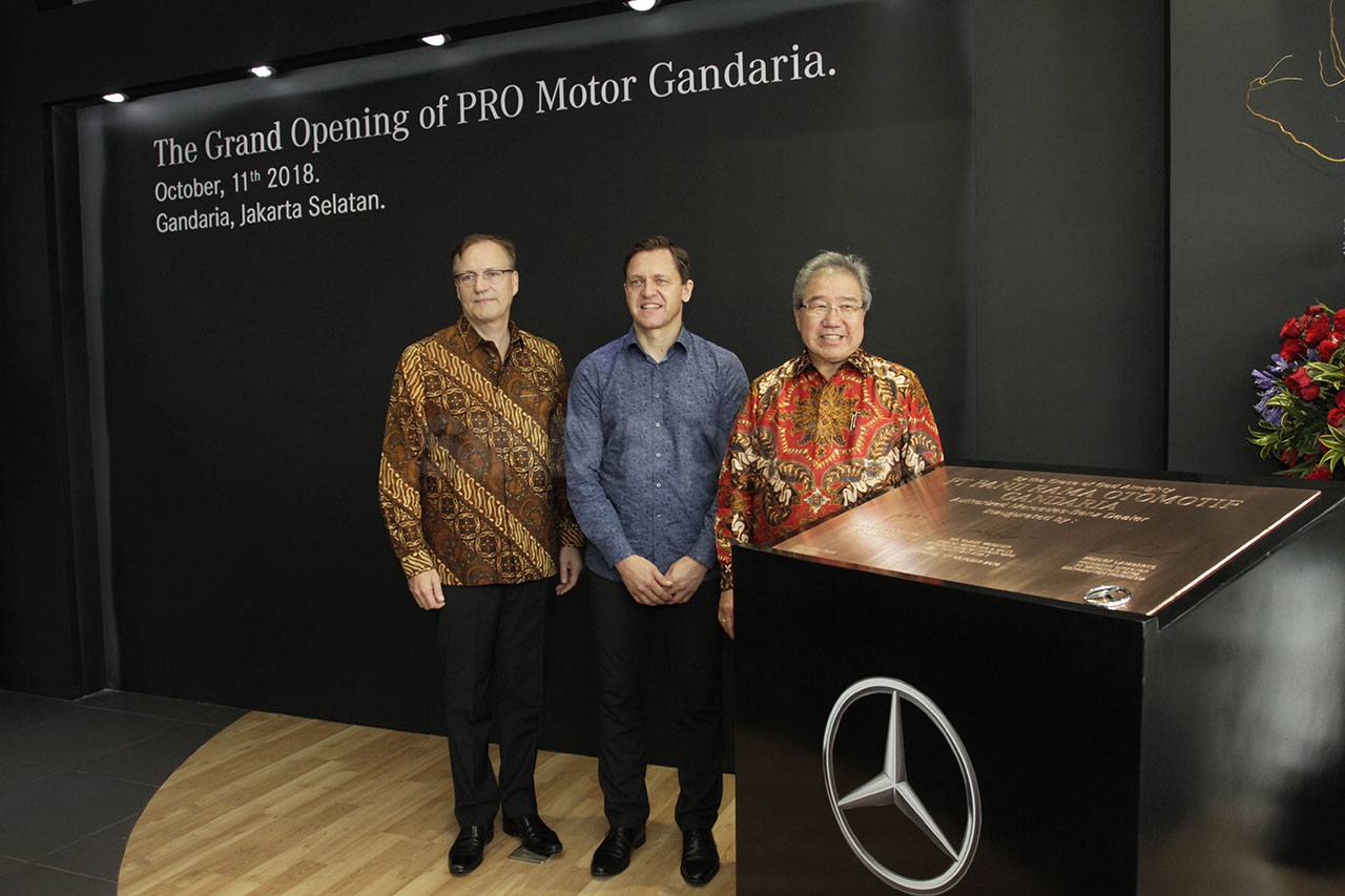 Mercedes-Benz Resmikan...