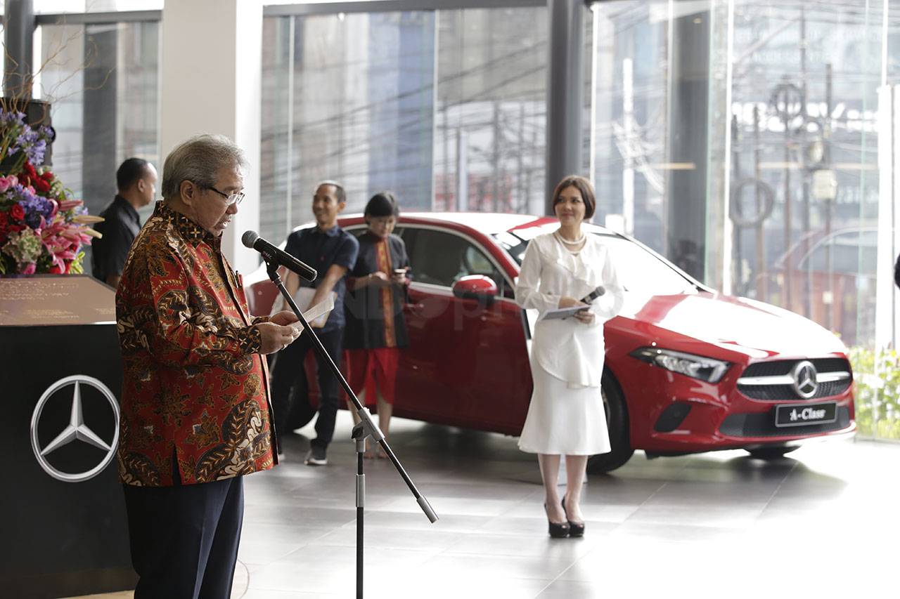 Mercedes-Benz Resmikan...