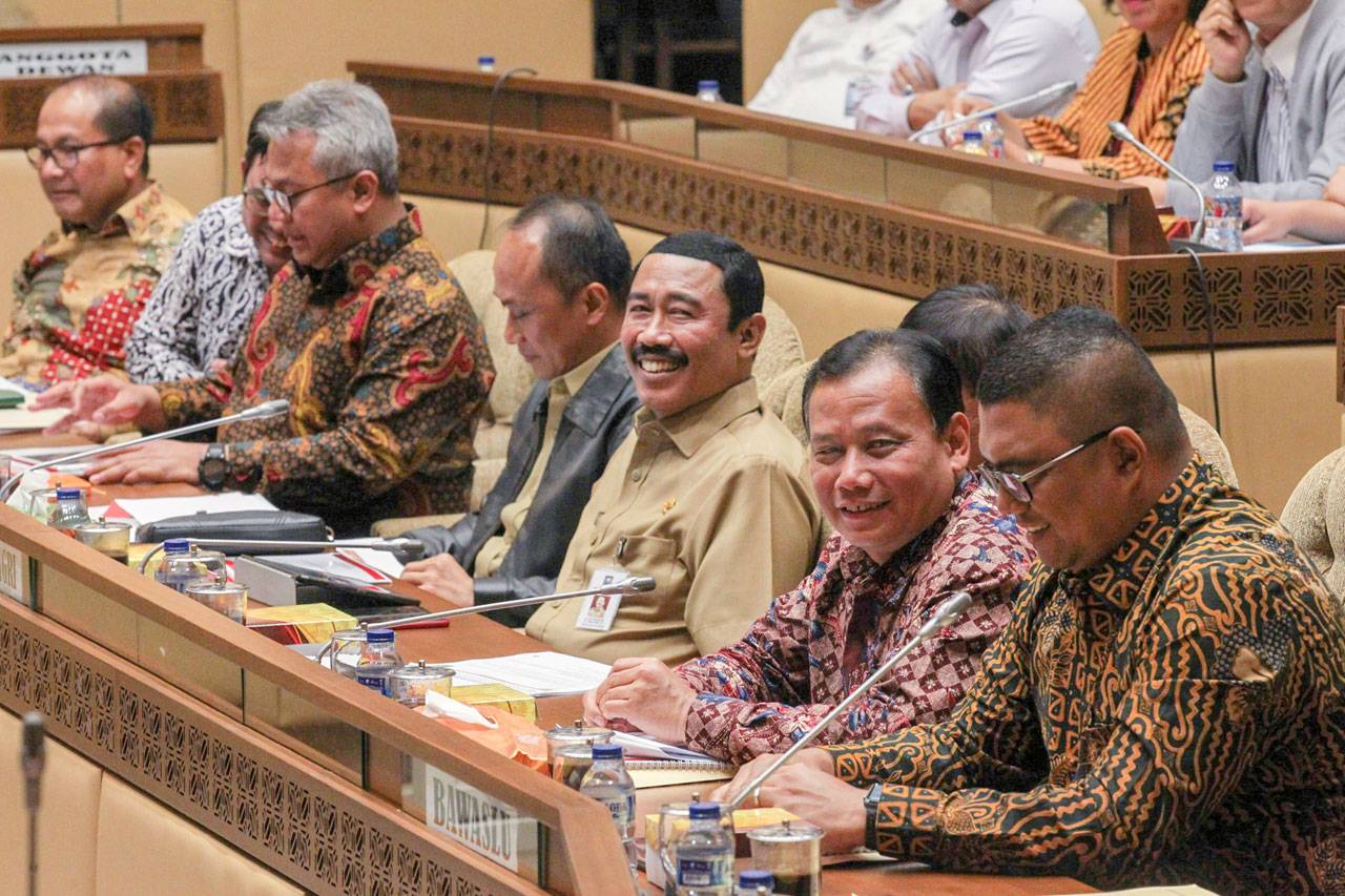 Komisi II DPR Gelar...