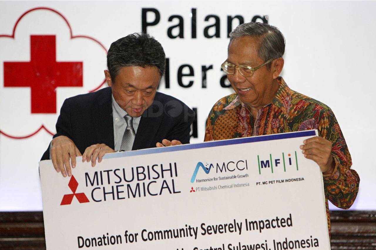 PMI Terima Bantuan dari...
