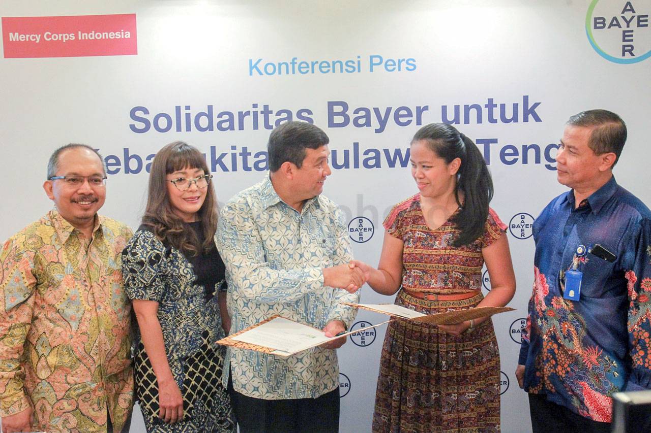 Bayer Serahkan Bantuan...