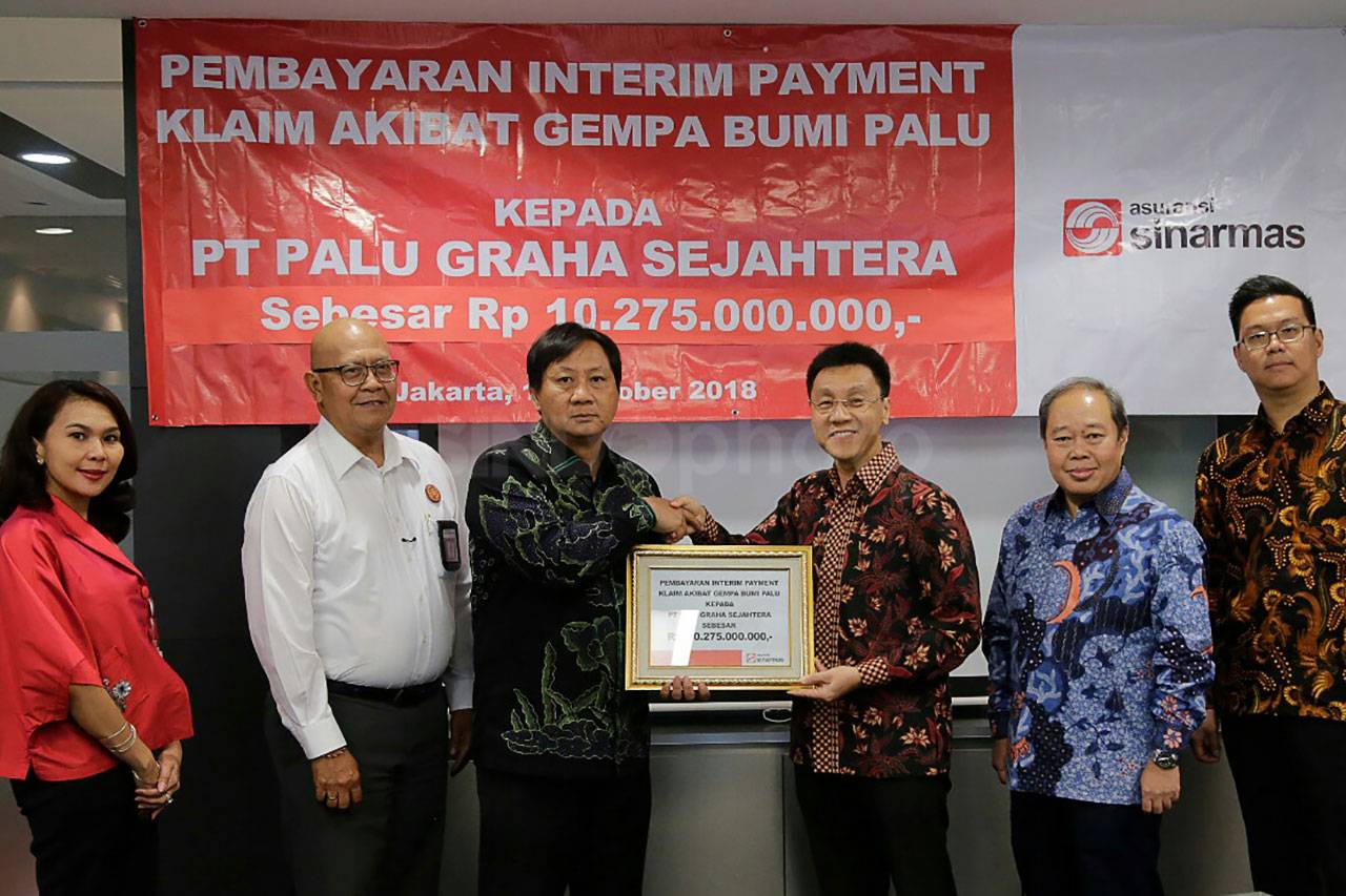 Asuransi Sinar Mas Serahkan...