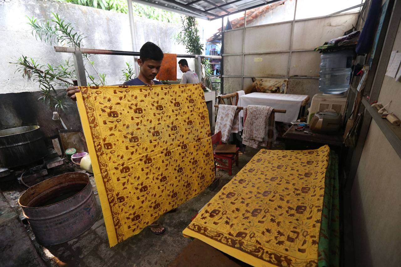 Pengrajin Batik Betawi...