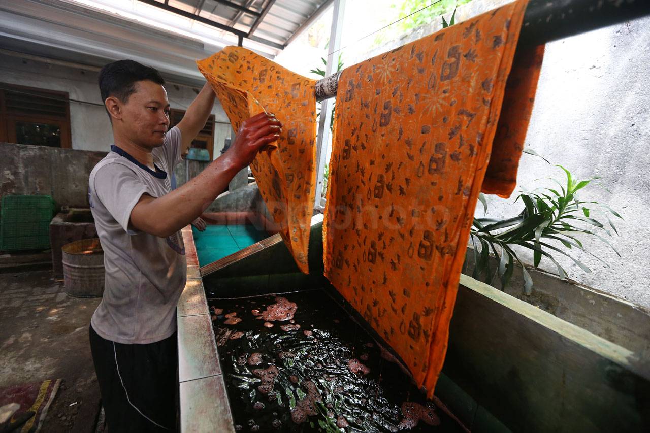 Pengrajin Batik Betawi...