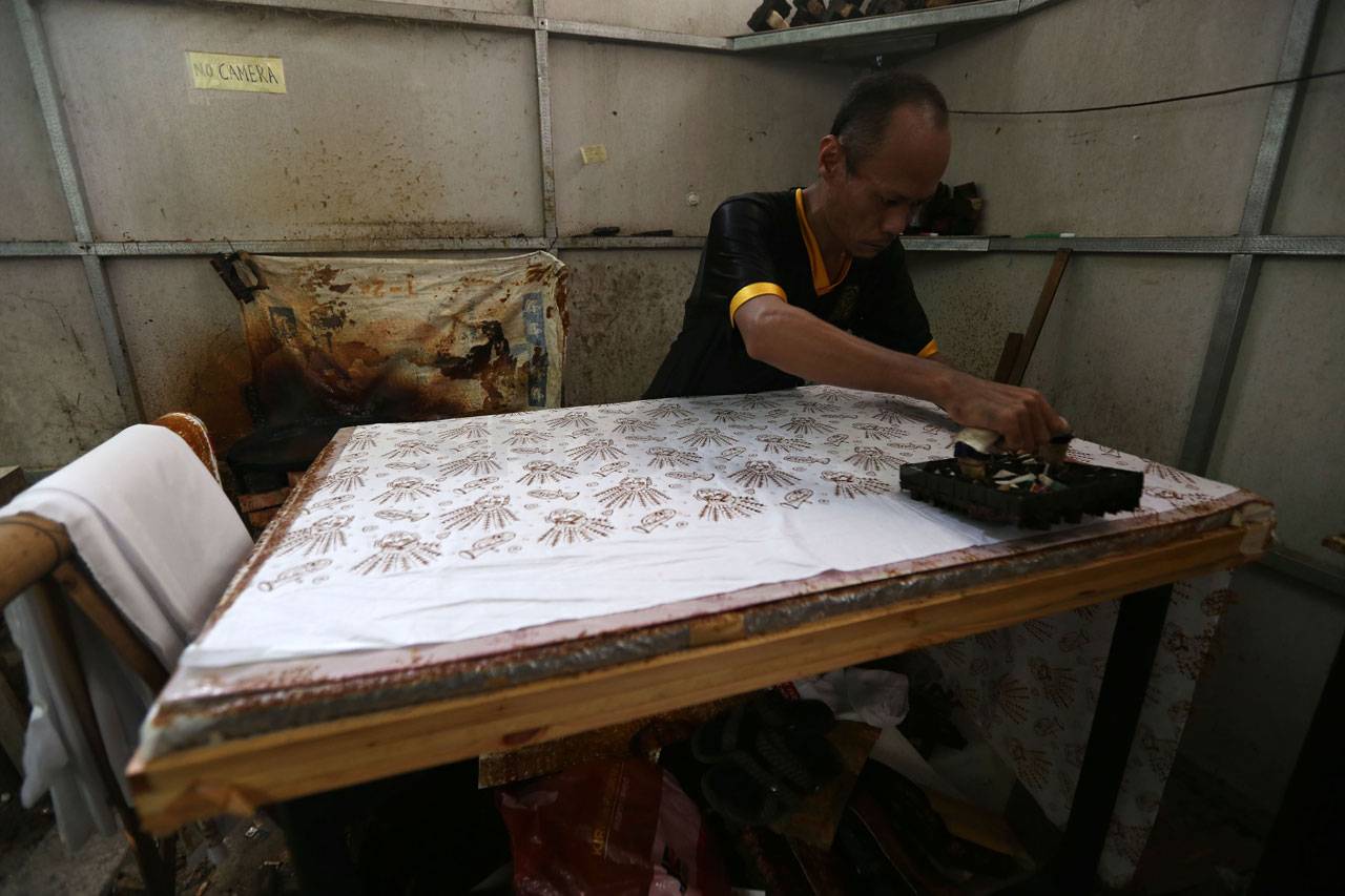 Pengrajin Batik Betawi...