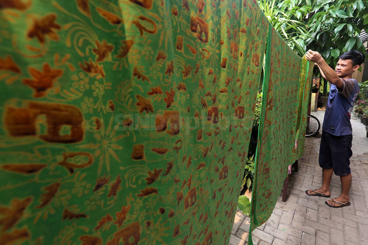 Pengrajin Batik Betawi...