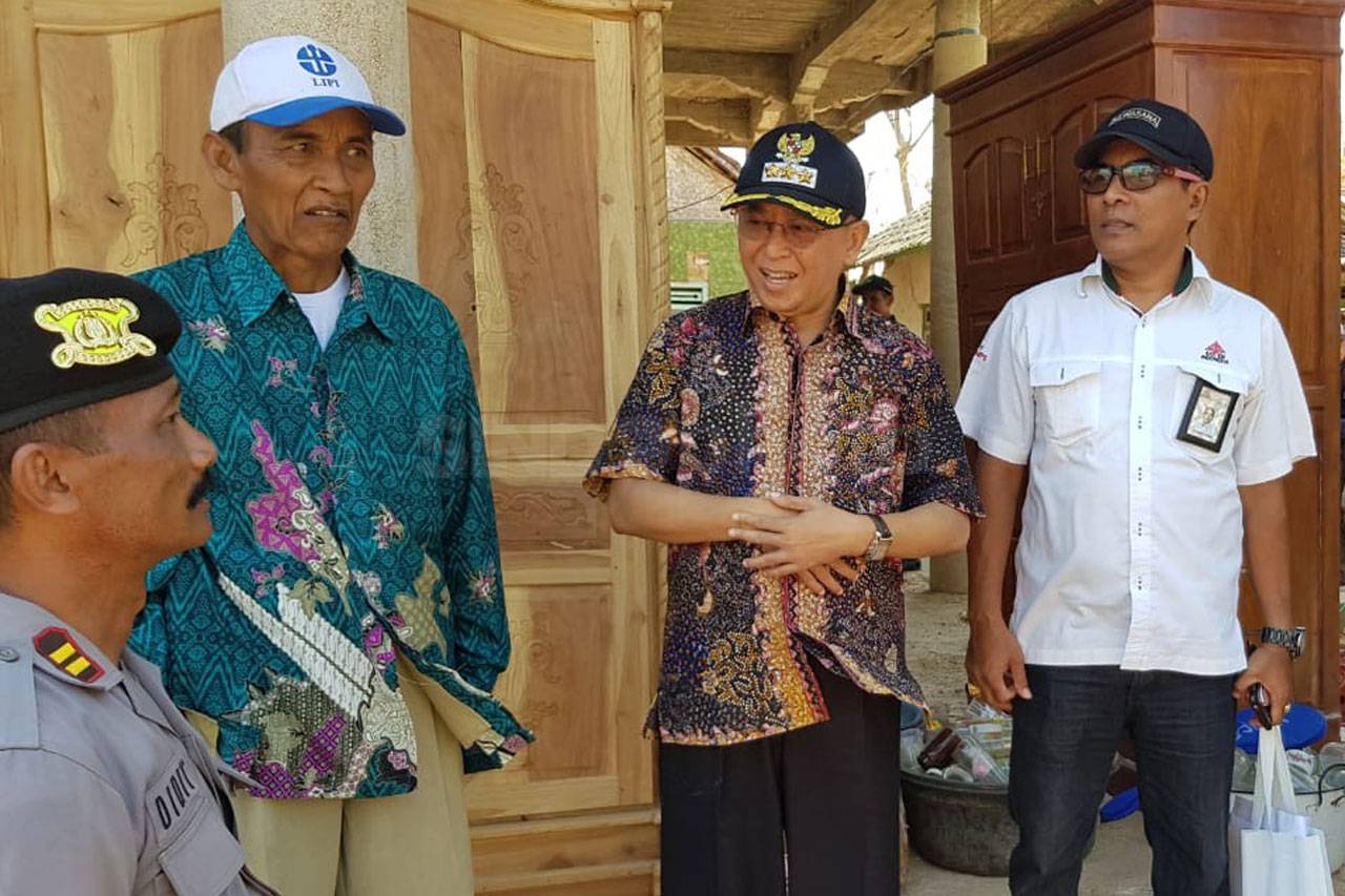 Semen Indonesia Serahkan...