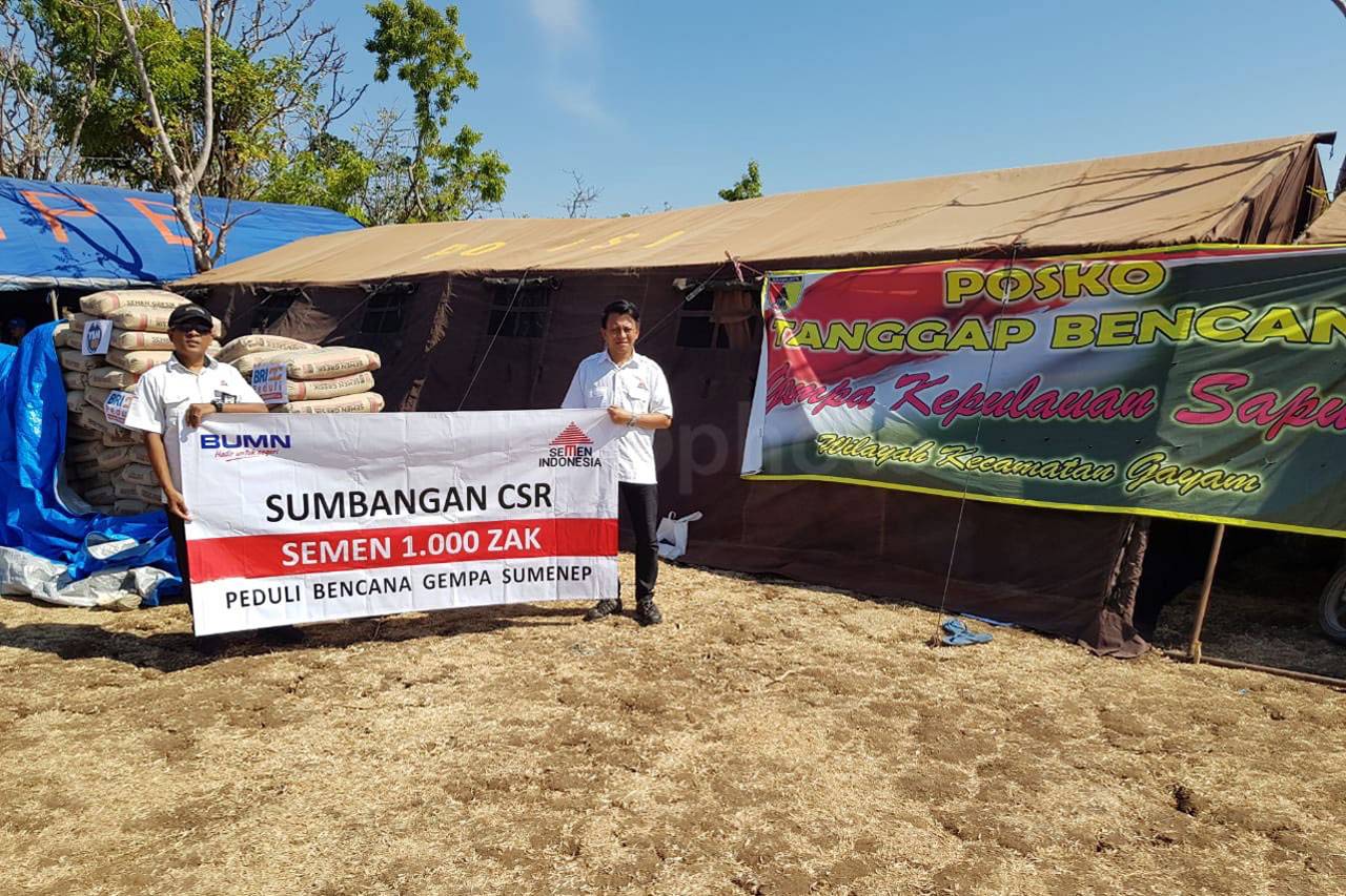 Semen Indonesia Serahkan...