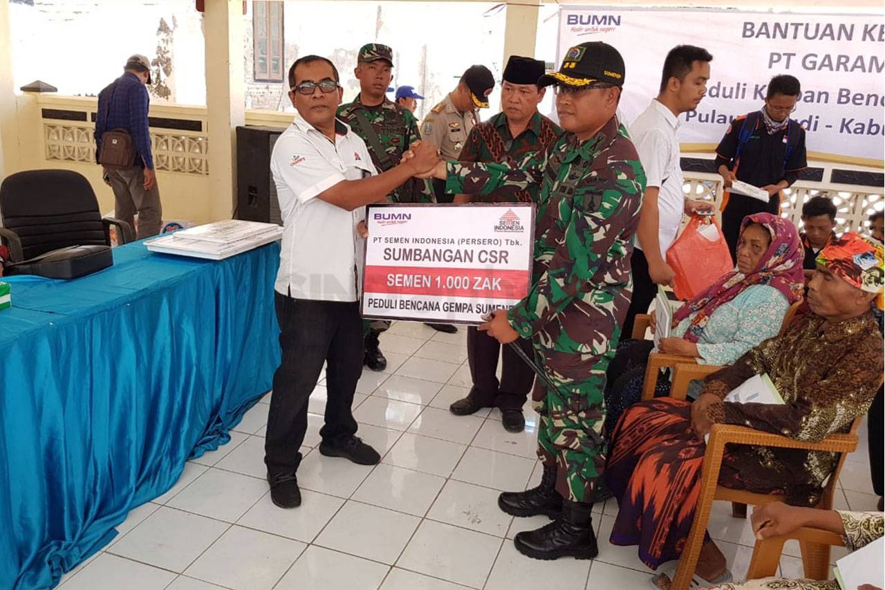 Semen Indonesia Serahkan...