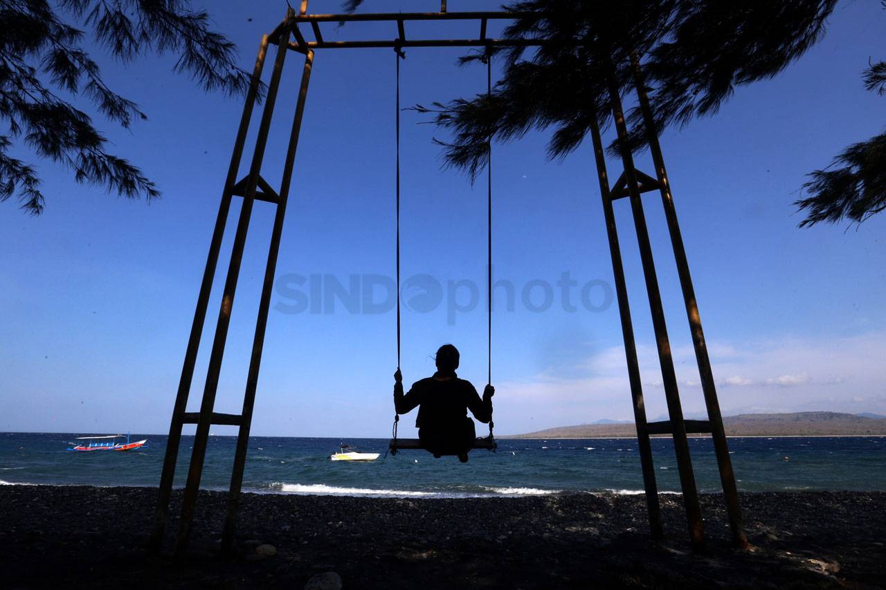 Berlabuh di Pulau Menjangan,...