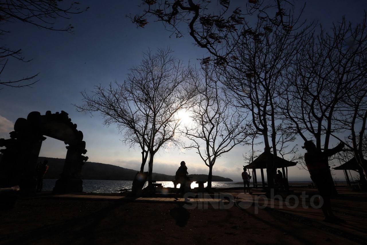 Berlabuh di Pulau Menjangan,...