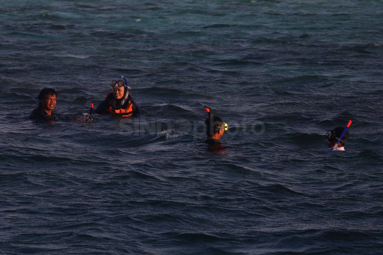 Berlabuh di Pulau Menjangan,...