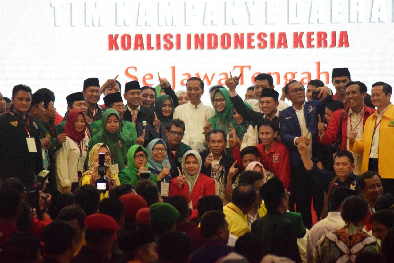 Jokowi Hadiri Pelantikan...
